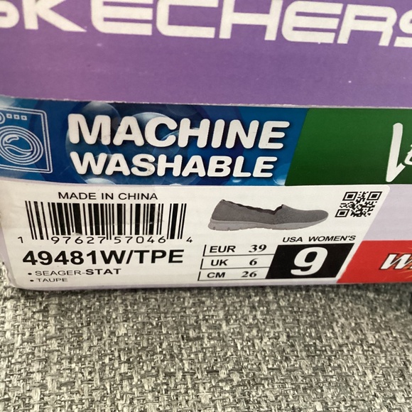 Skechers Women's Max Cushioning Seager - Stat Slip-On Wide Width Casual Sneakers - Picture 7 of 12